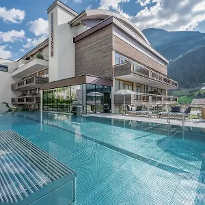 Hotel Bergland Design- Und Wellnesshotel, Solden